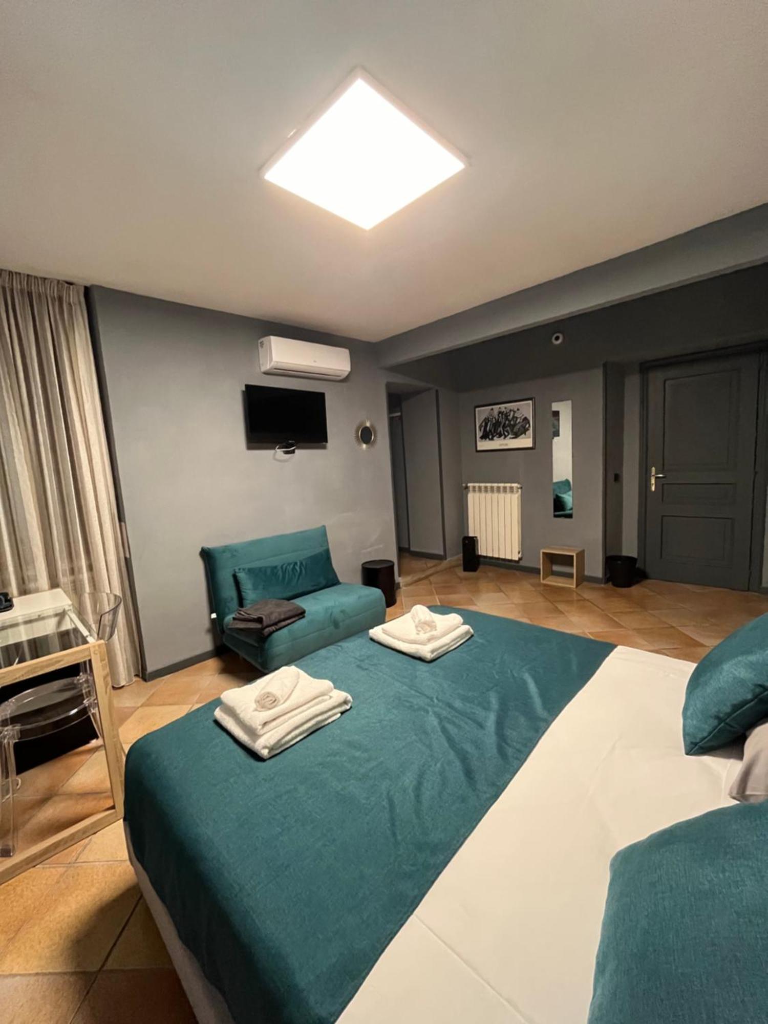 Naples Luxury Suites B&B Bagian luar foto